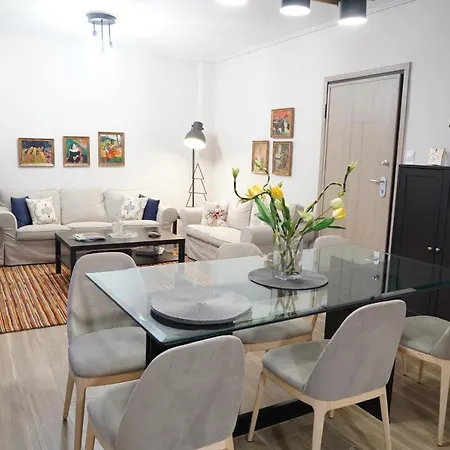 Apartment Downtown With Parking *